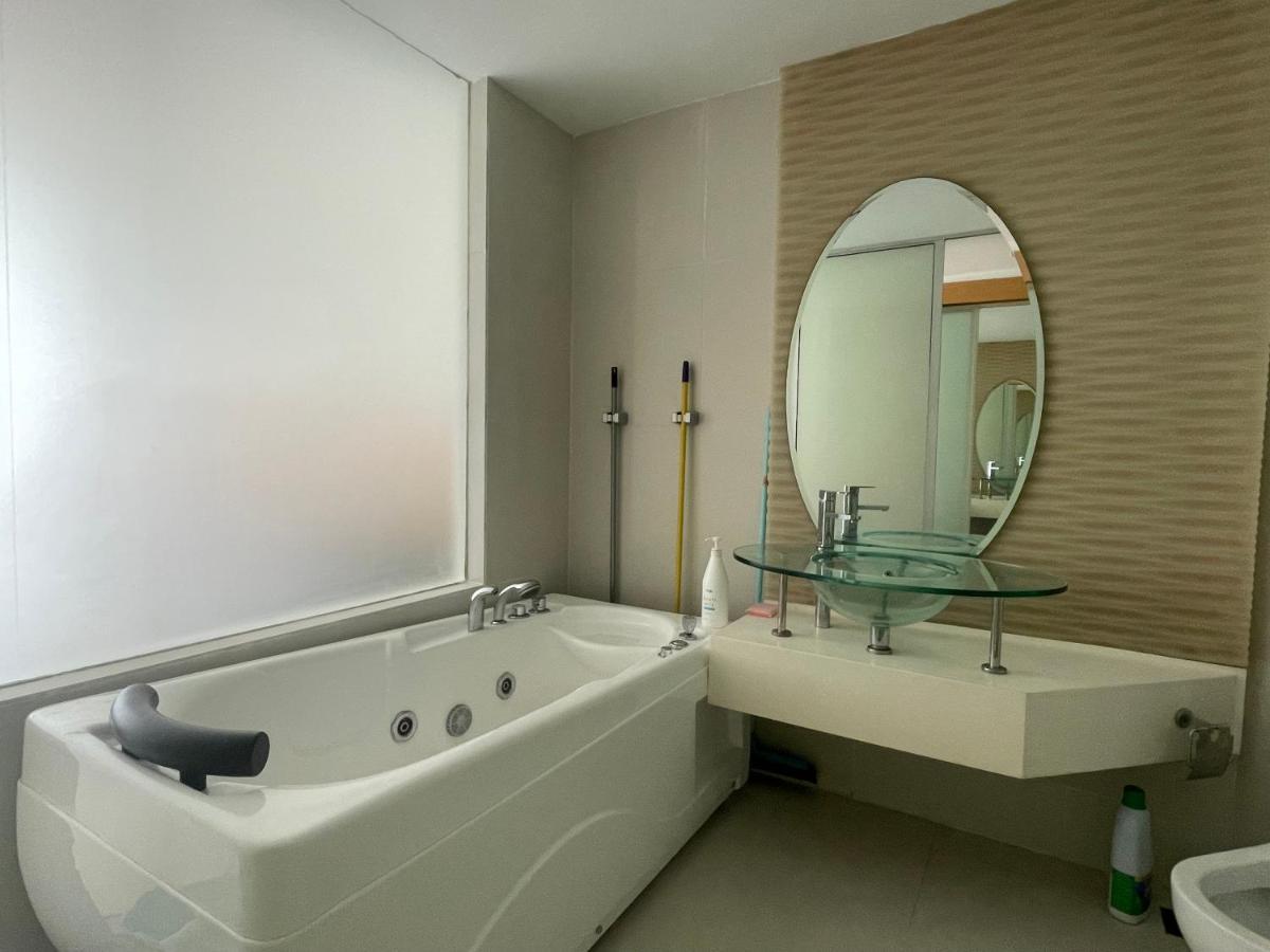 Private Jacuzzi Staycation At Kl City 152 Kuala Lumpur Bagian luar foto
